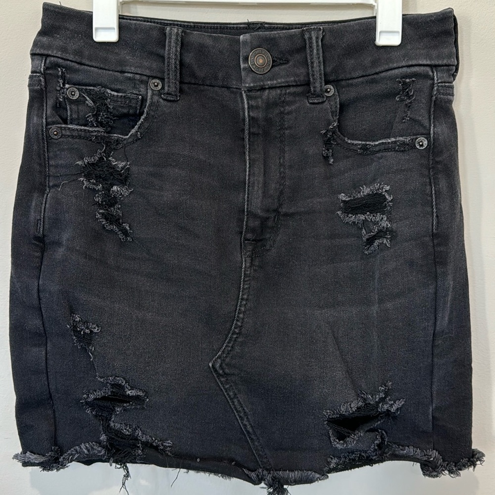 American Eagle | Curvy Hi-Rise Mini | Black | Distressed | Size 4 Regular